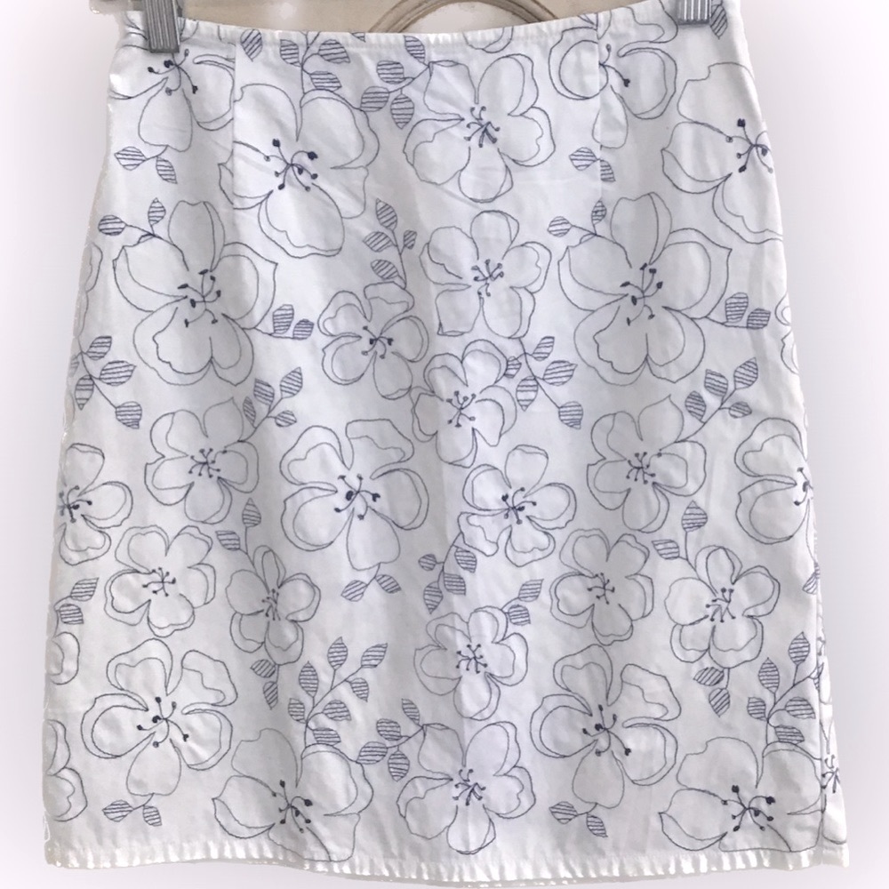 ANN TAYLOR Embroidered Skirt
